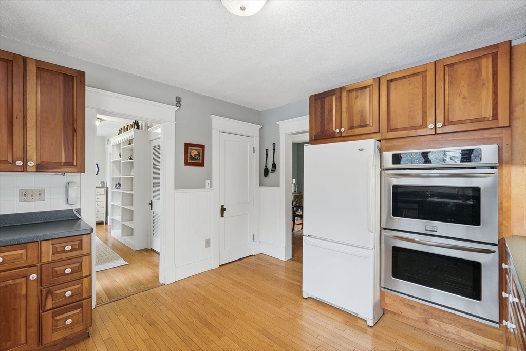 South Hadley, Massachusetts, 01075, United States, 4 Bedrooms Bedrooms, ,2 BathroomsBathrooms,Residential,For Sale,1970886