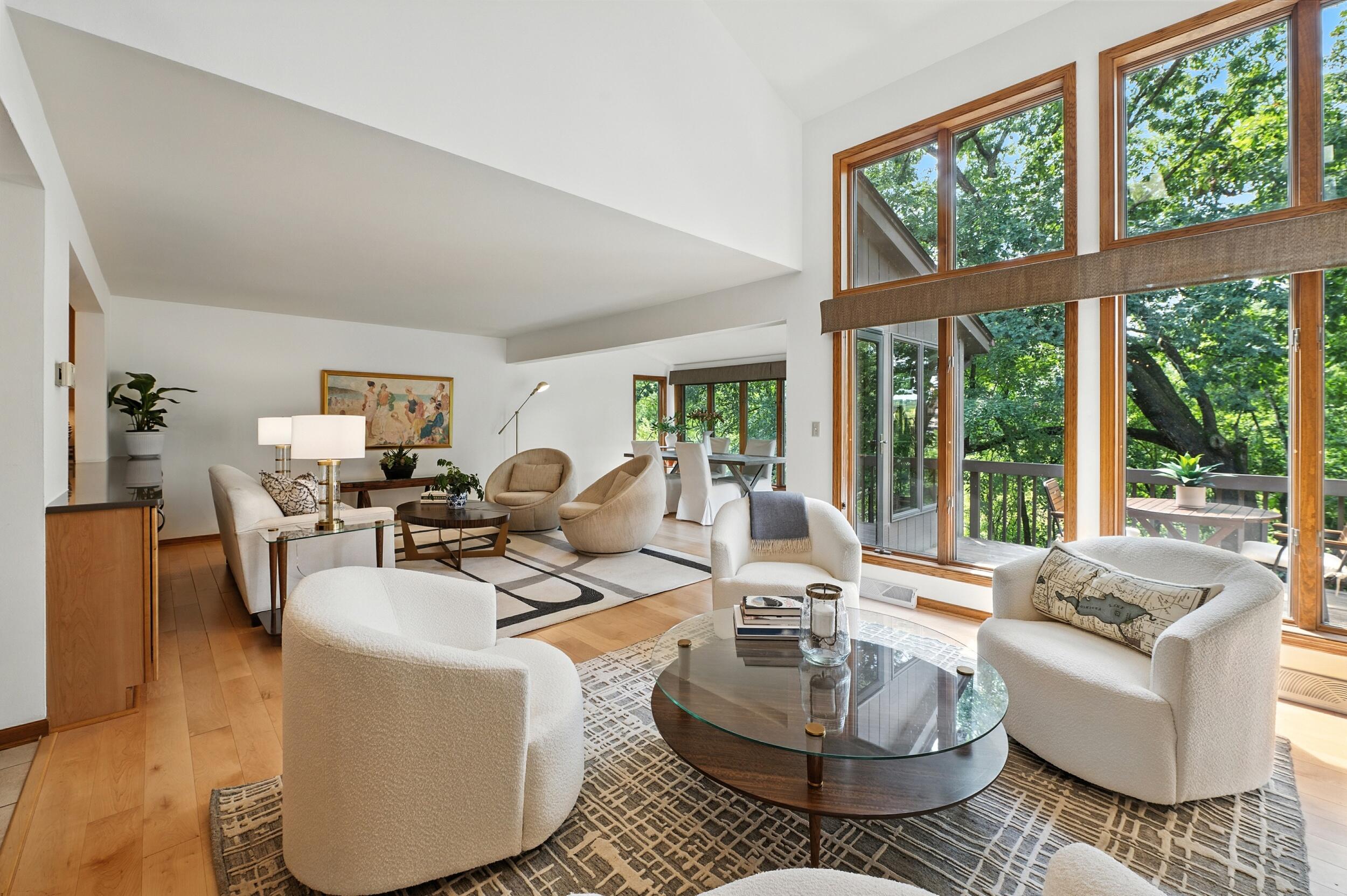 Delafield, Wisconsin, 53029, United States, 2 Bedrooms Bedrooms, ,4 BathroomsBathrooms,Residential,For Sale,1917122