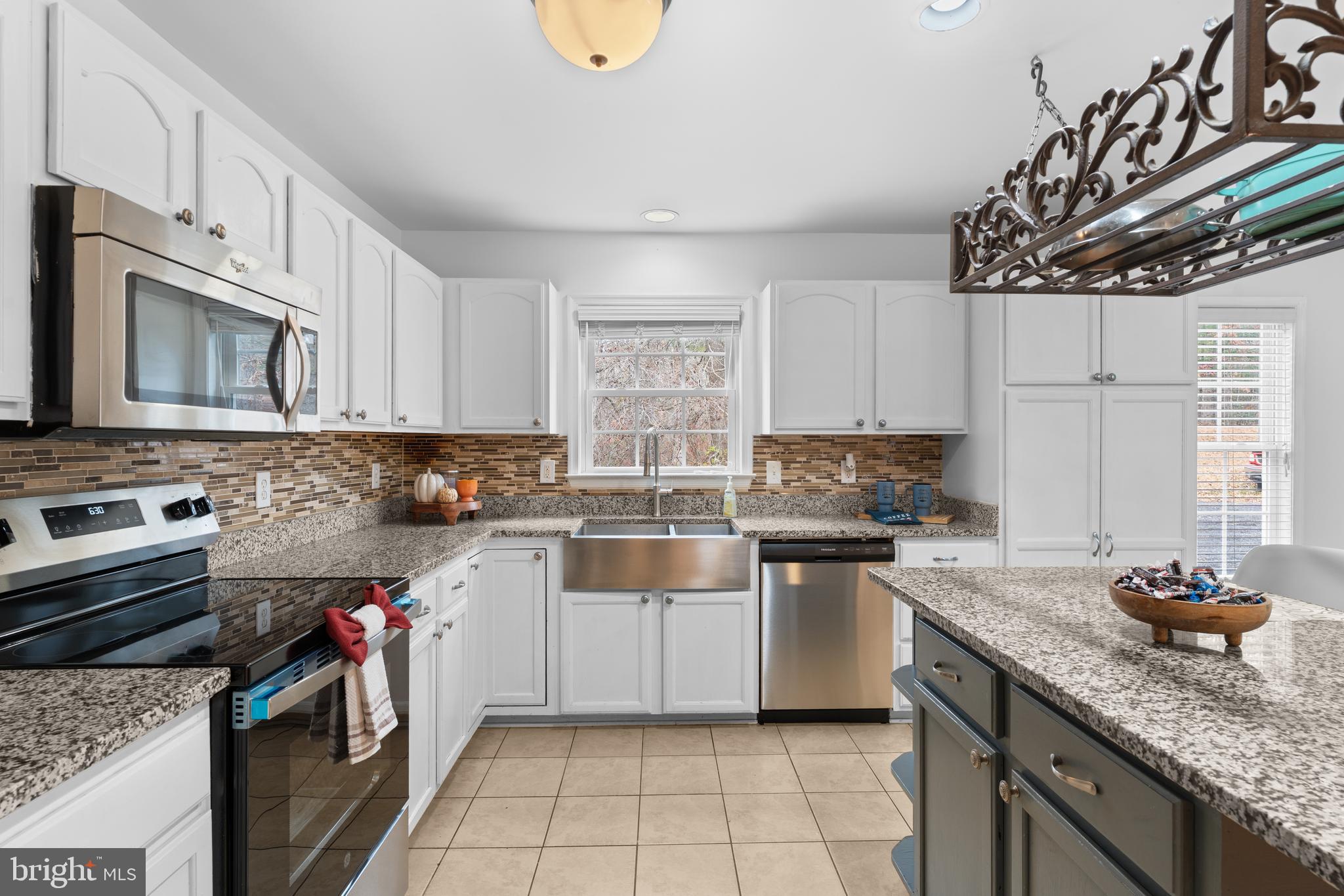 Locust Dale, Virginia, 22948, United States, 3 Bedrooms Bedrooms, ,4 BathroomsBathrooms,Residential,For Sale,1996627