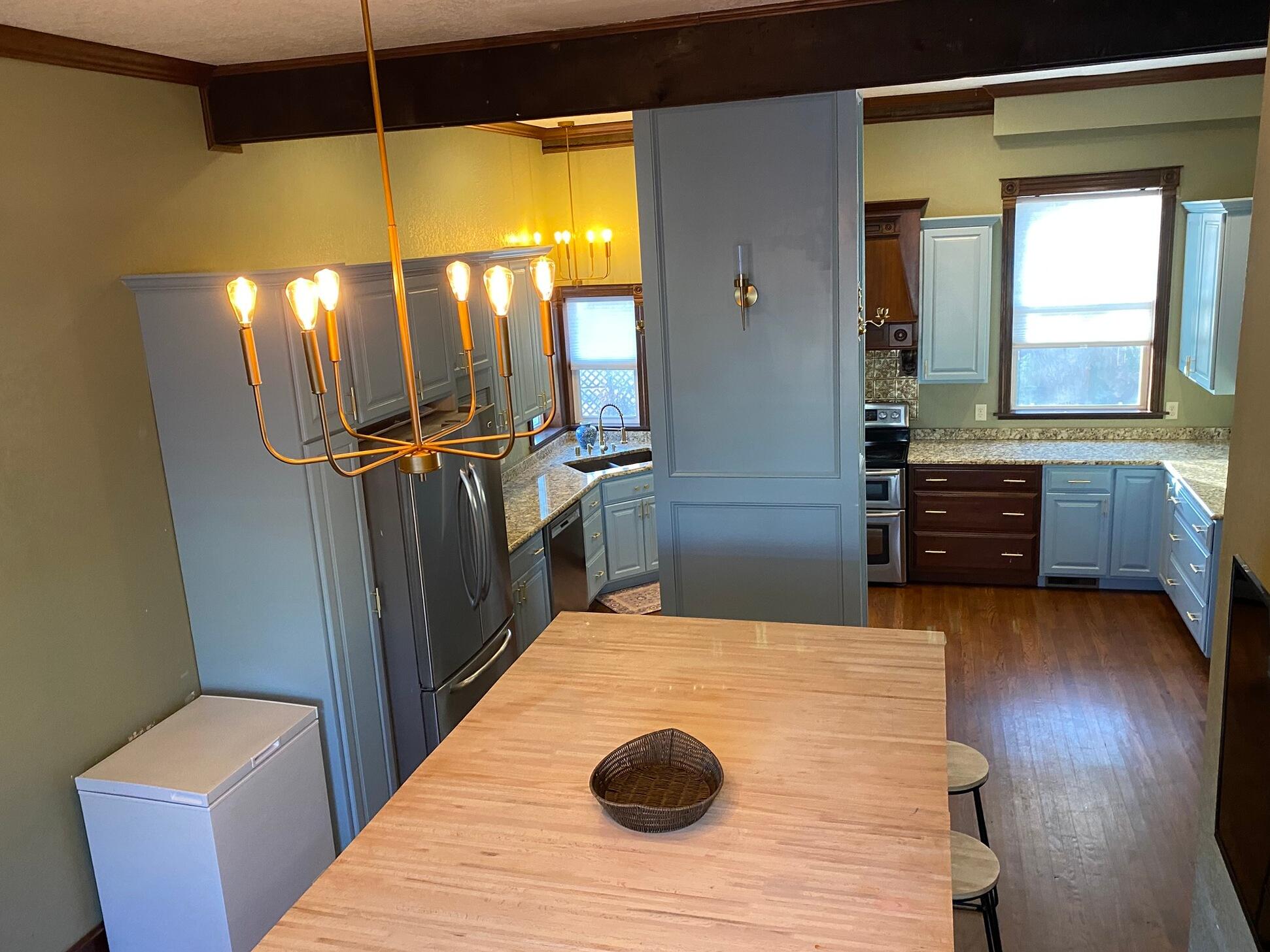 La Crosse, Wisconsin, 54601, United States, 6 Bedrooms Bedrooms, ,5 BathroomsBathrooms,Residential,For Sale,2018389