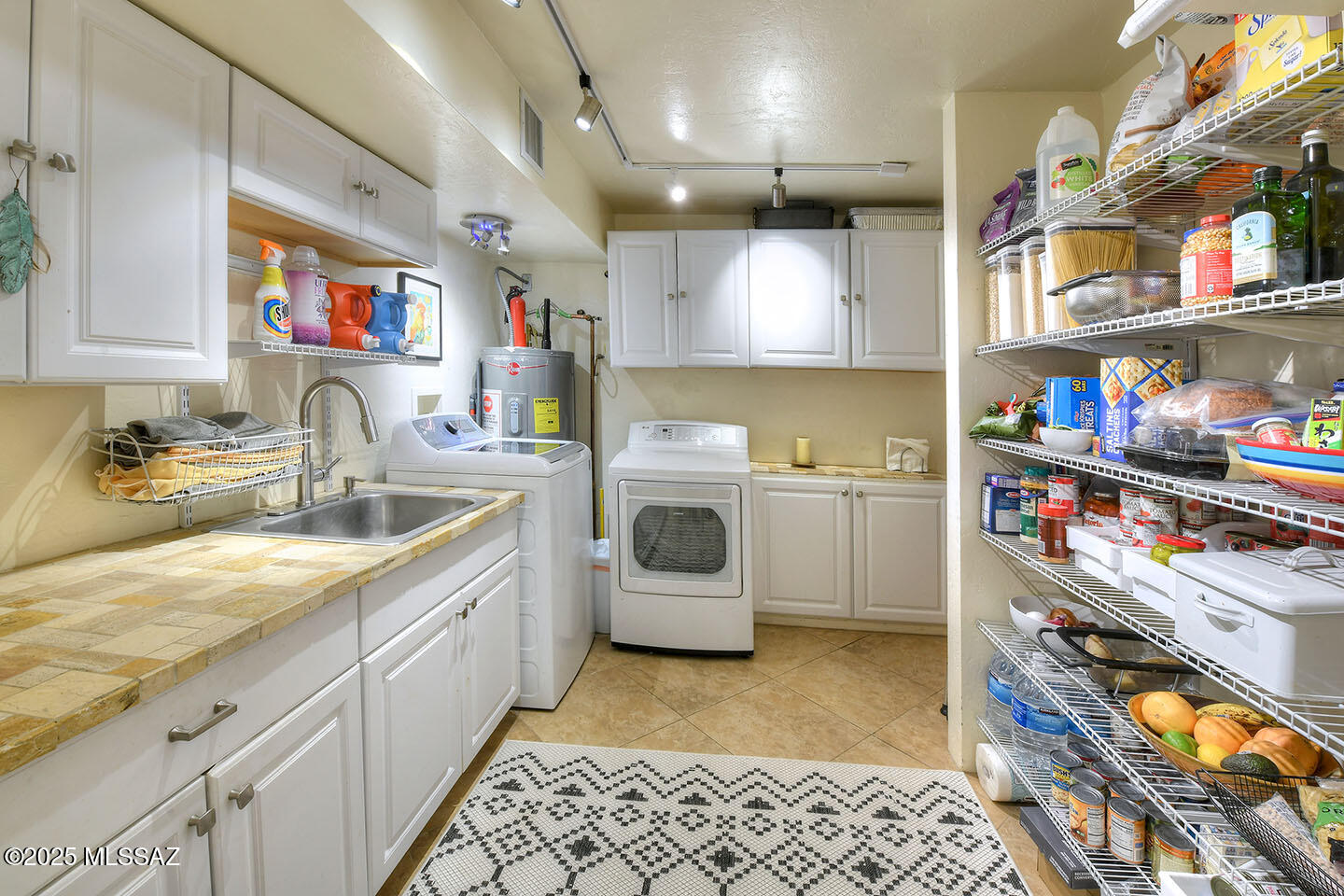 Tucson, Arizona, 85745, United States, 3 Bedrooms Bedrooms, ,3 BathroomsBathrooms,Residential,For Sale,1989628