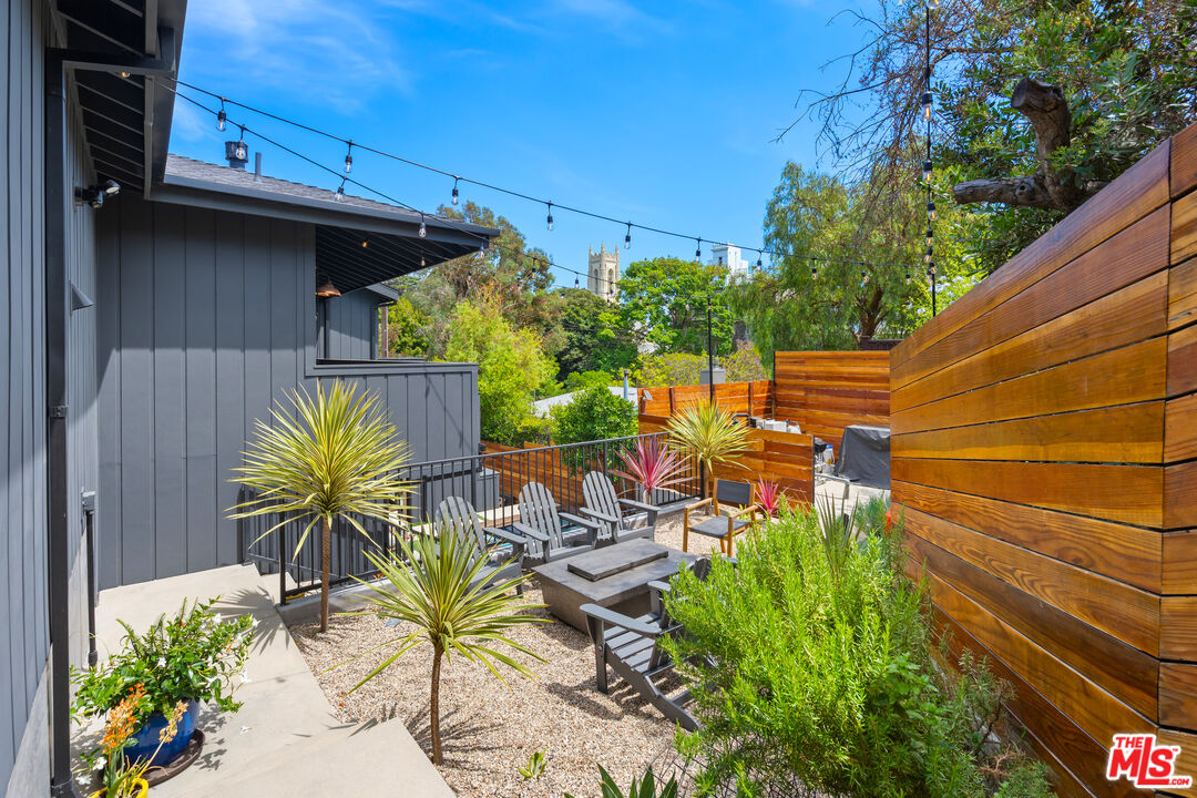 Los Angeles, California, 90068, United States, 4 Bedrooms Bedrooms, ,4 BathroomsBathrooms,Residential,For Sale,1897073