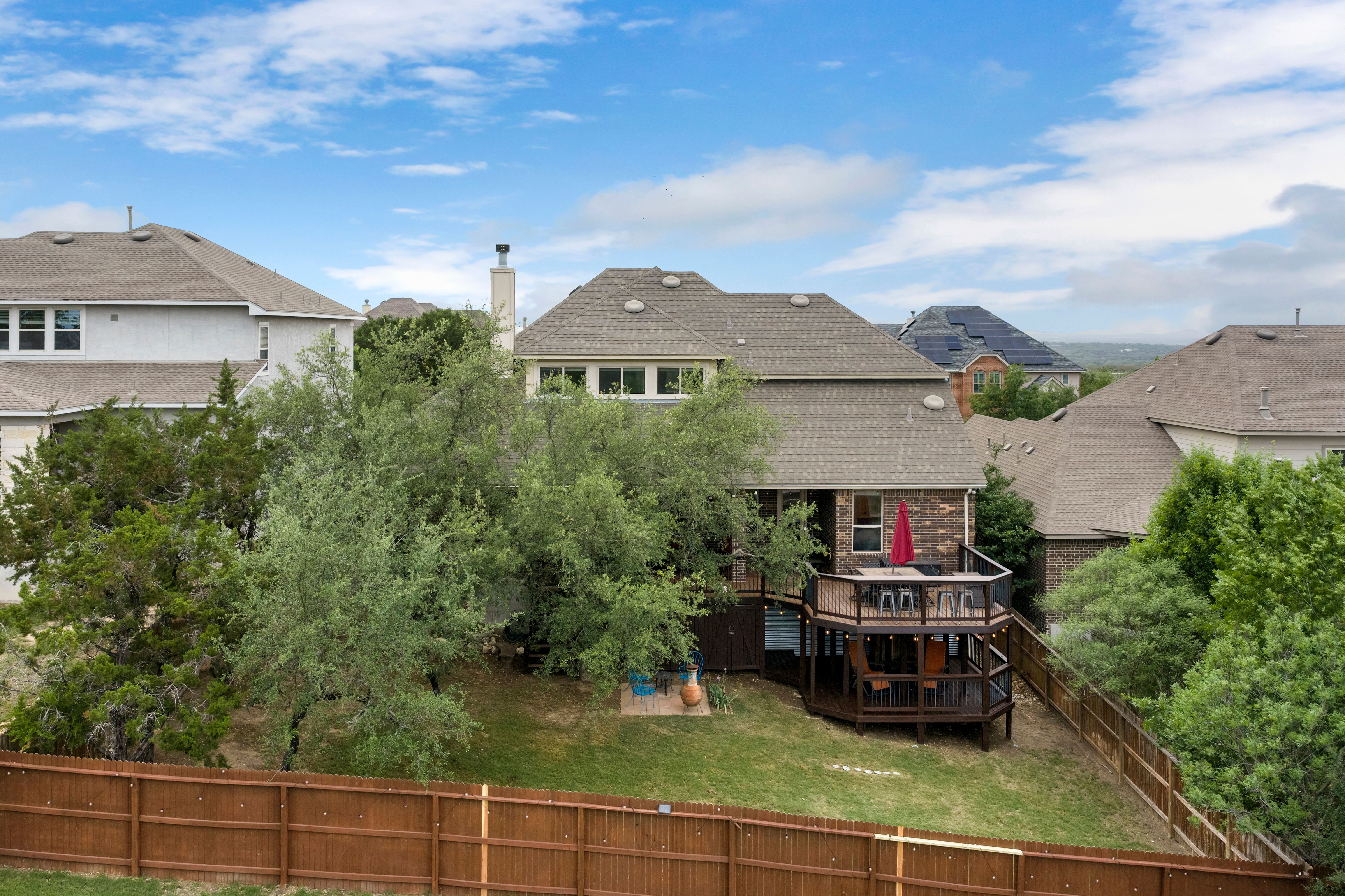  Thoughtfully Designed with Exceptional Floor Plan - 物件實景