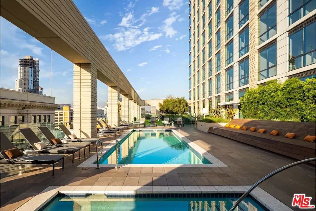 Los Angeles, California, 90013, United States, 1 Bedroom Bedrooms, ,1 BathroomBathrooms,Residential,For Sale,1995837