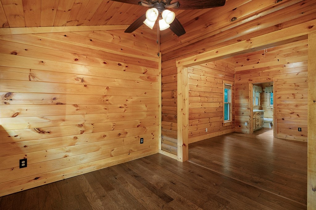 Ellijay, Georgia, 30540, United States, 3 Bedrooms Bedrooms, ,3 BathroomsBathrooms,Residential,For Sale,1837268
