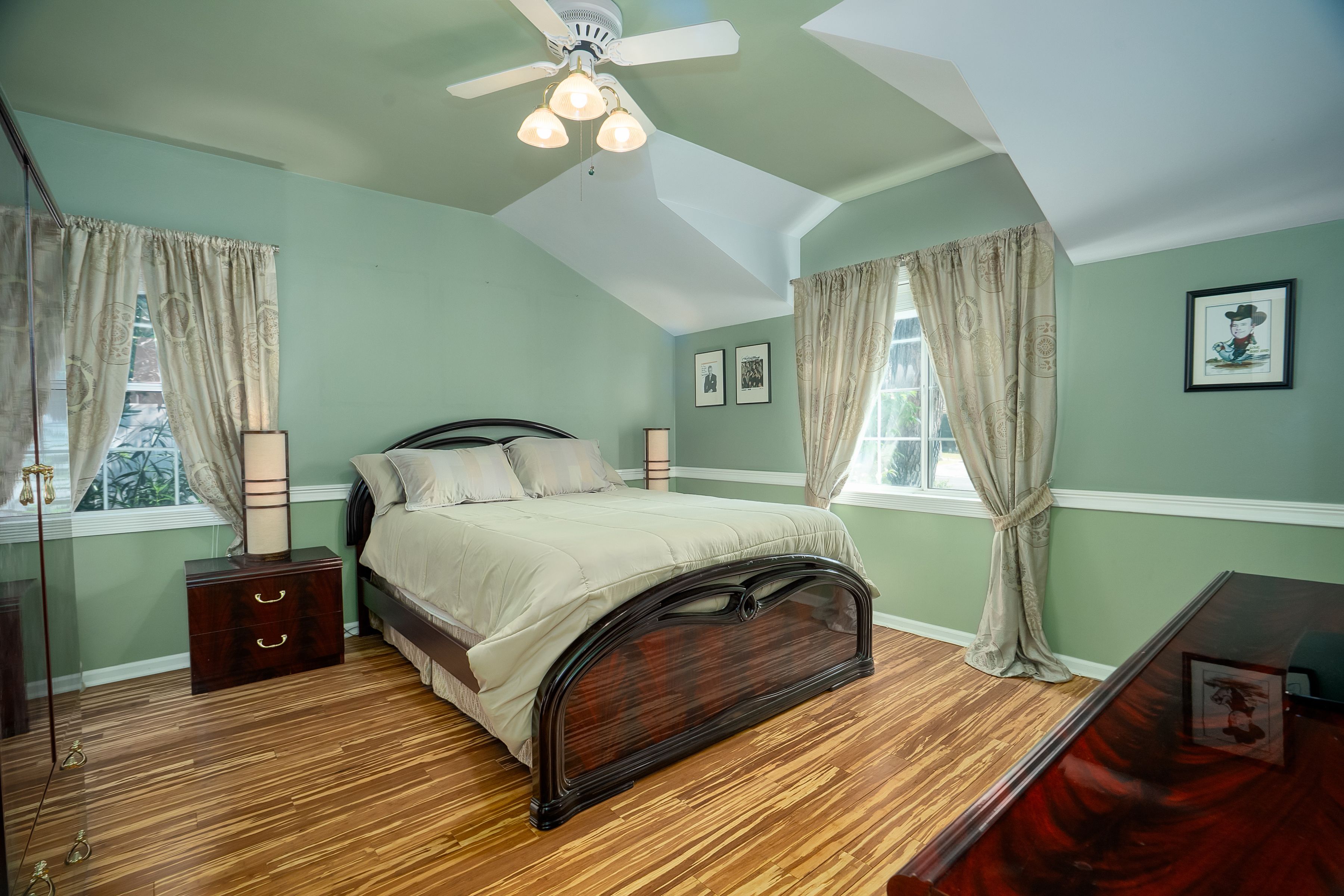 6843 Chisholm Avenue - 物件實景