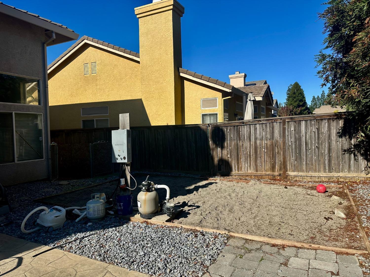 Elk Grove, California, 95624, United States, 4 Bedrooms Bedrooms, ,3 BathroomsBathrooms,Residential,For Sale,1976777