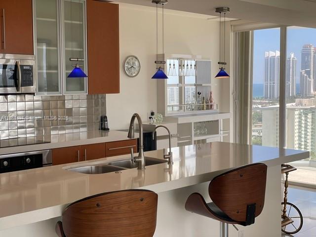 Aventura, Florida, 33180, United States, 2 Bedrooms Bedrooms, ,2 BathroomsBathrooms,Residential,For Sale,1926064