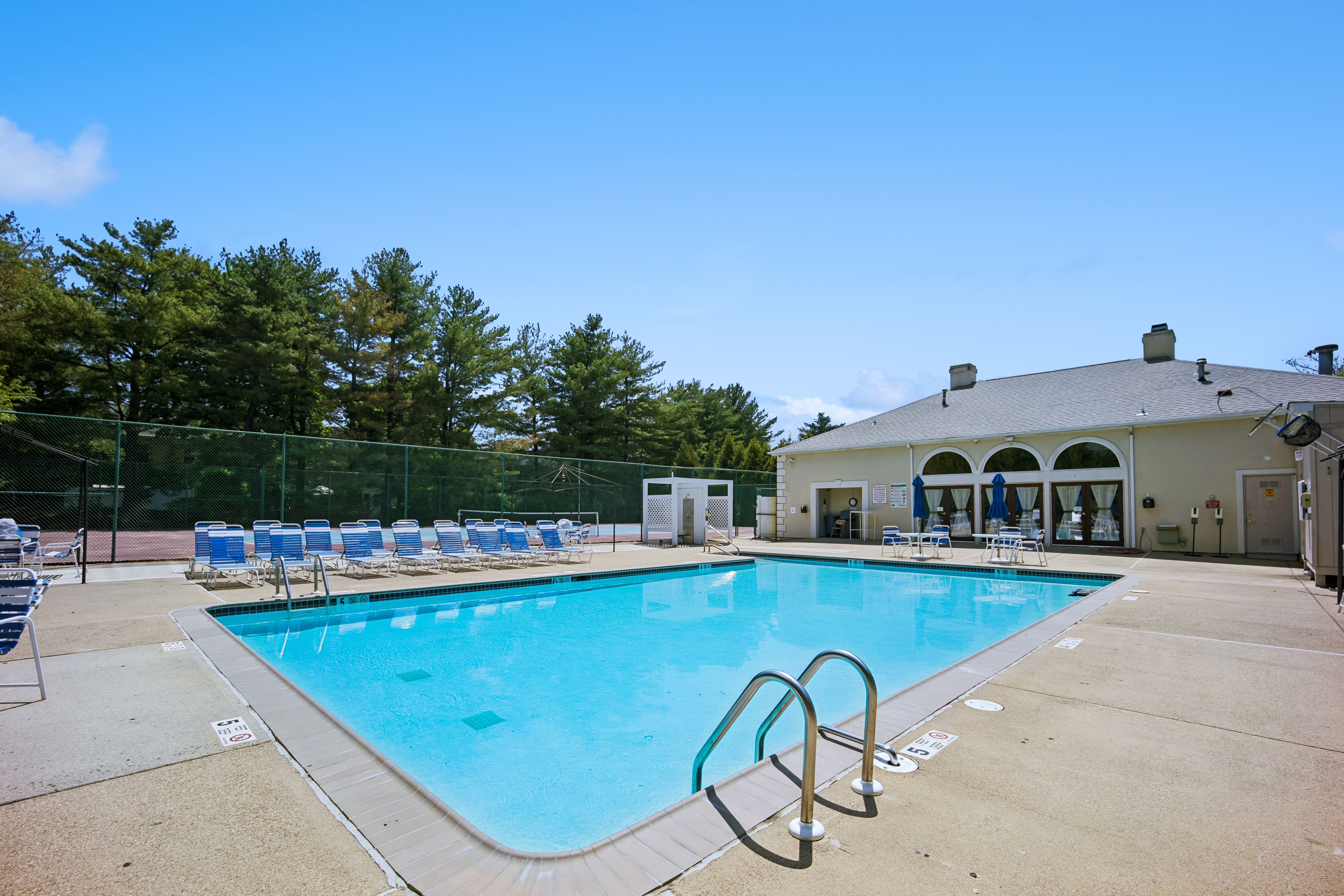  608 Brittany Drive, Wayne, NJ 07470 - 物件實景