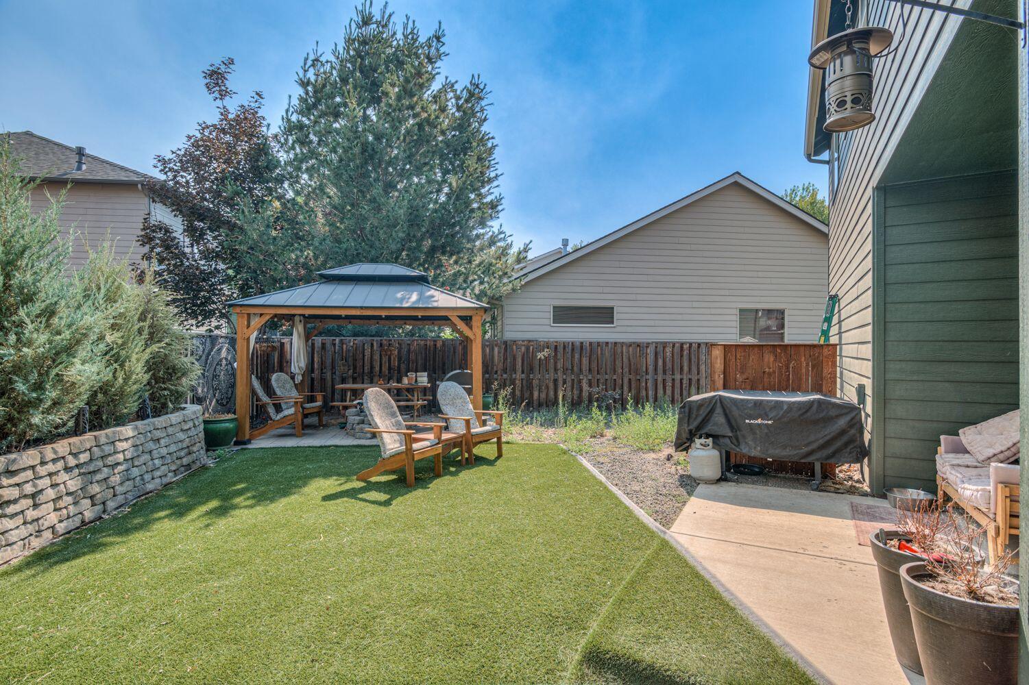 Redmond, Oregon, 97756, United States, 4 Bedrooms Bedrooms, ,3 BathroomsBathrooms,Residential,For Sale,1898439