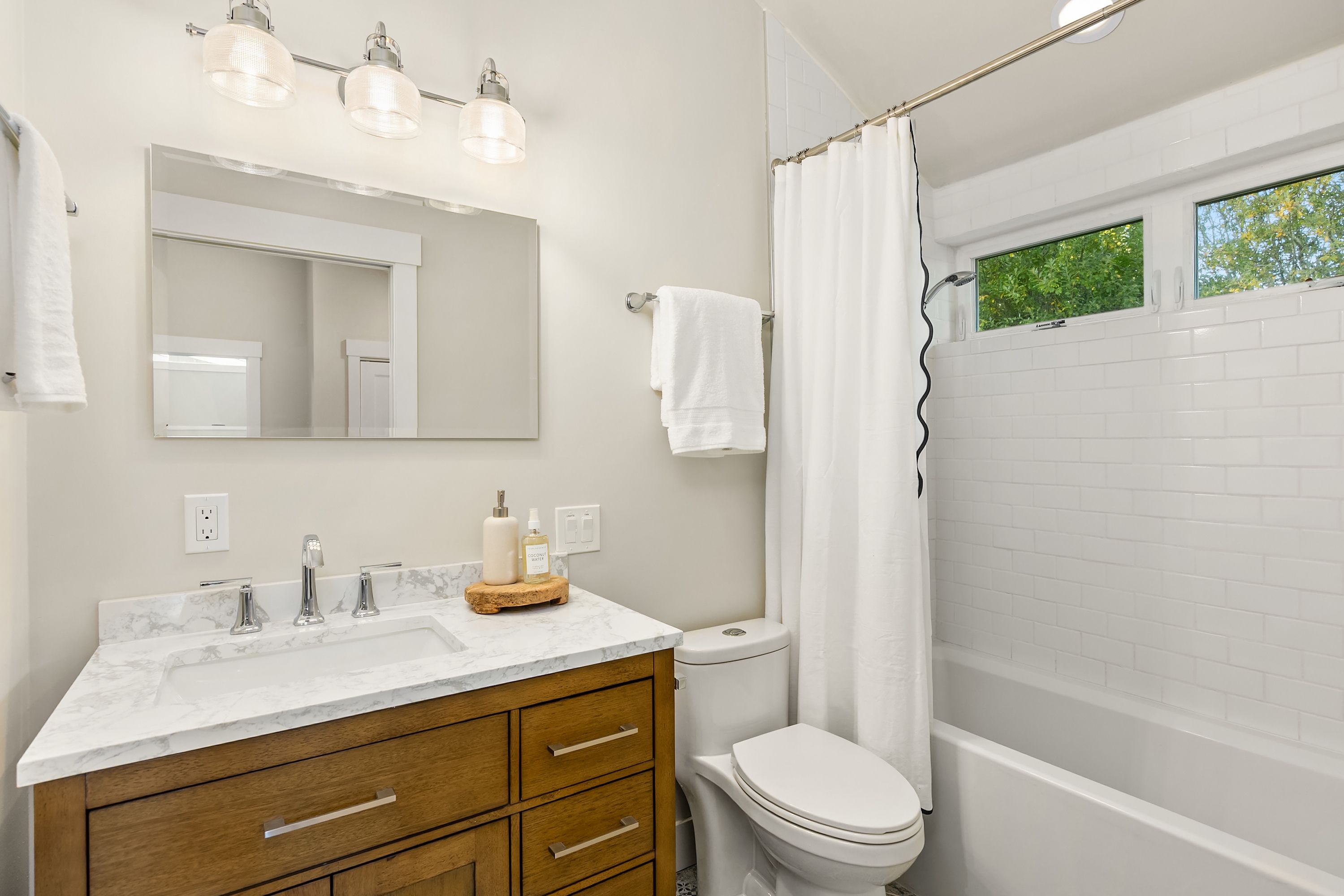  689 Pierce Court Northwest, Bainbridge Island, WA 98110 - 物件實景