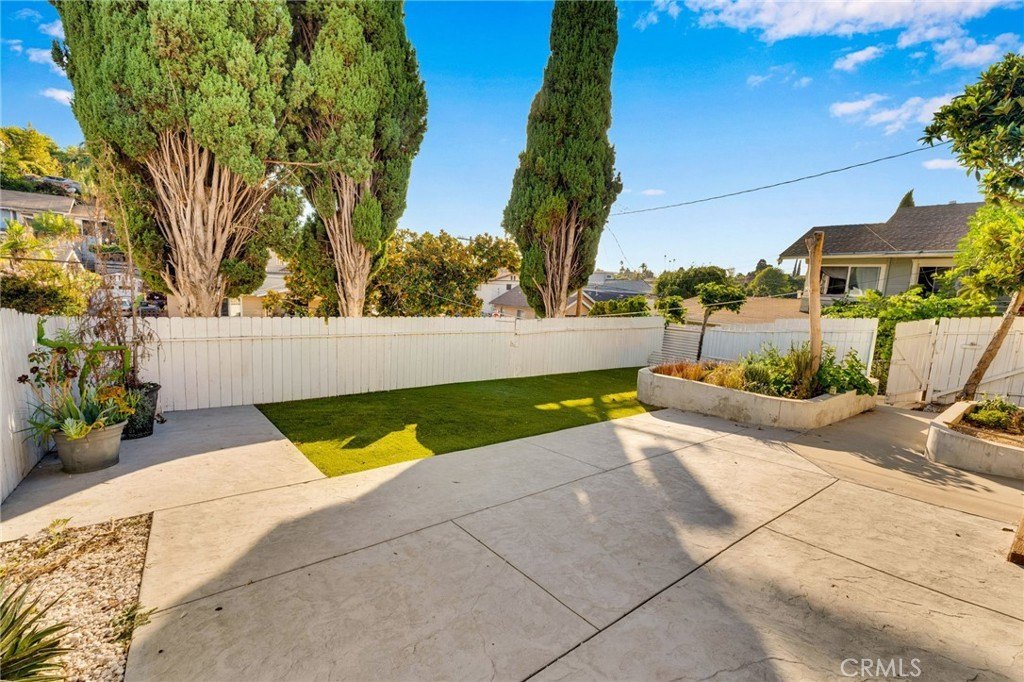 Echo Park, California, 90026, United States, 6 Bedrooms Bedrooms, ,6 BathroomsBathrooms,Residential,For Sale,1981292