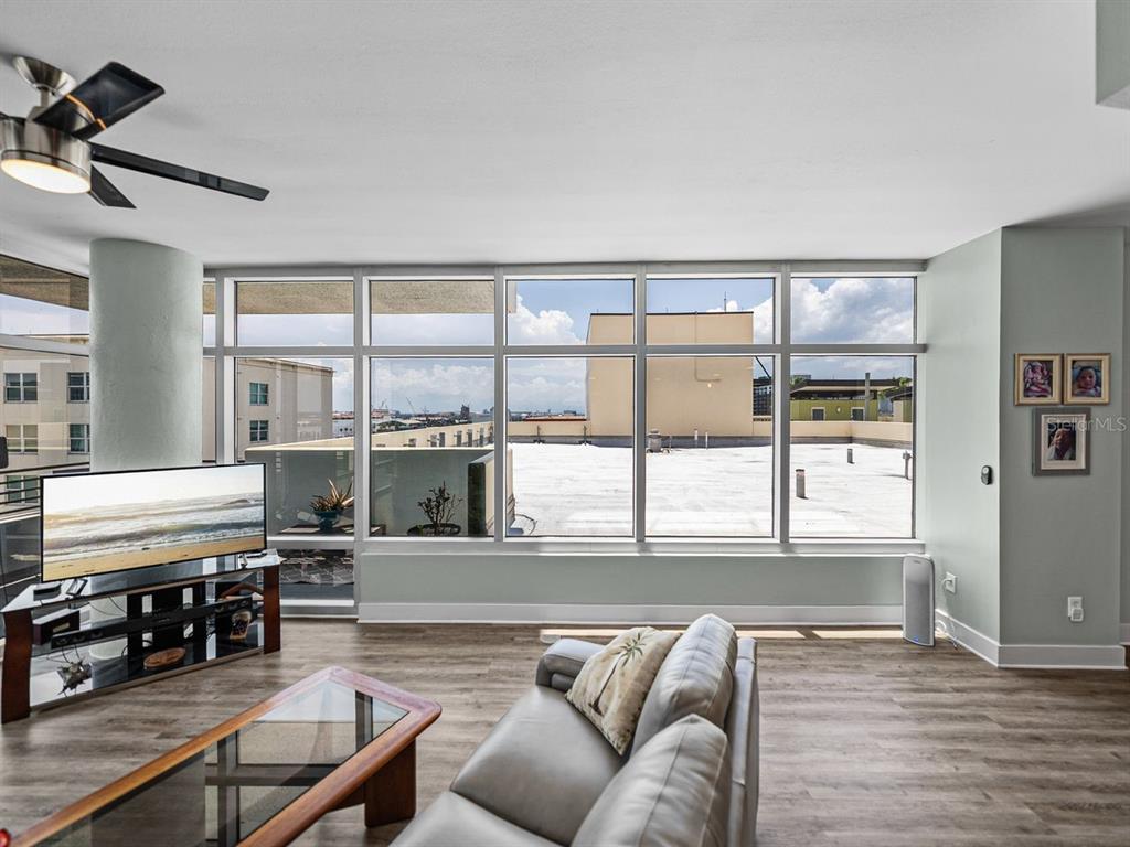 Tampa, Florida, 33602, United States, 1 Bedroom Bedrooms, ,2 BathroomsBathrooms,Residential,For Sale,1807675