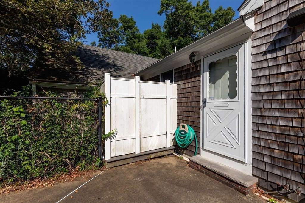 Carver, Massachusetts, 02330, United States, 3 Bedrooms Bedrooms, ,3 BathroomsBathrooms,Residential,For Sale,1929096