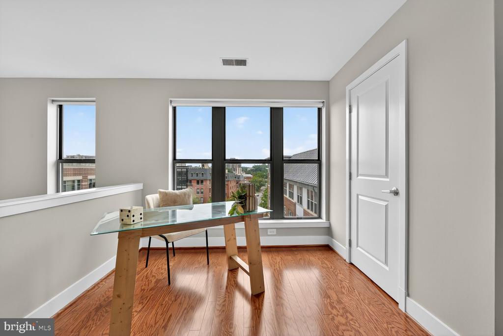 Arlington, Virginia, 22201, United States, 2 Bedrooms Bedrooms, ,2 BathroomsBathrooms,Residential,For Sale,1927773