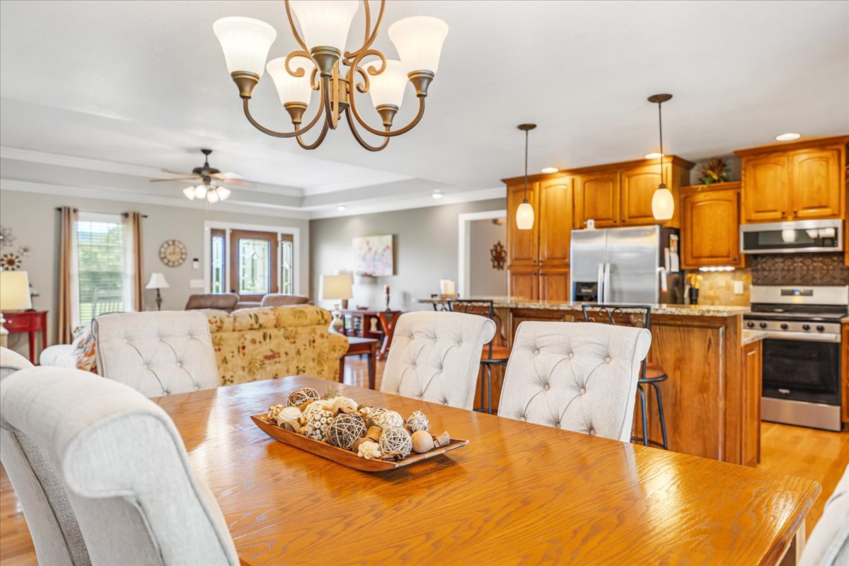 Winchester, Tennessee, 37398, United States, 4 Bedrooms Bedrooms, ,2 BathroomsBathrooms,Residential,For Sale,1921635