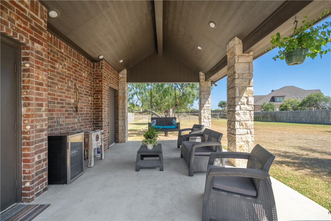 Corpus Christi, Texas, 78414, United States, 5 Bedrooms Bedrooms, ,4 BathroomsBathrooms,Residential,For Sale,1941748