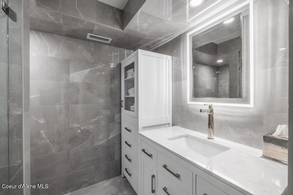 Hayden Lake, Idaho, 83835, United States, 4 Bedrooms Bedrooms, ,4 BathroomsBathrooms,Residential,For Sale,1983498