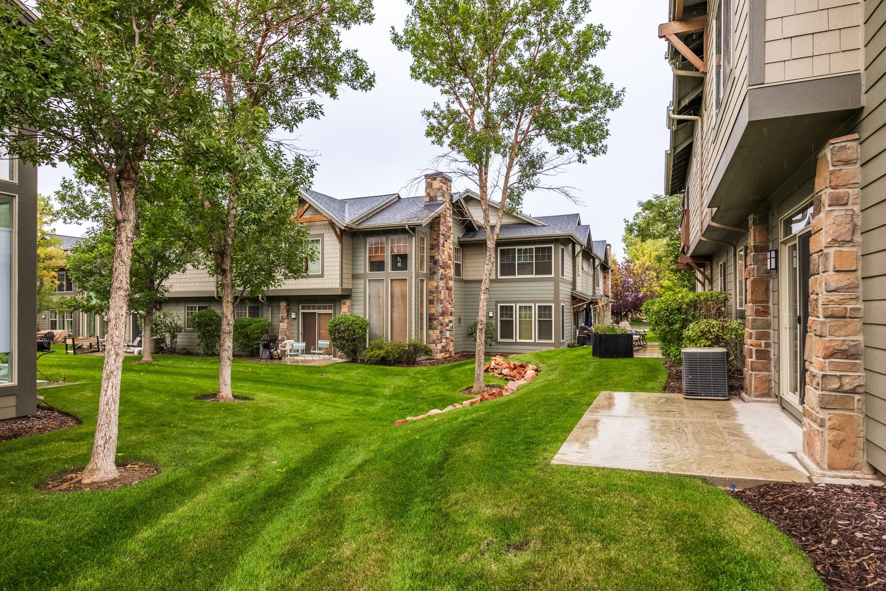  3-Bedroom Fox Point Townhome with 2-Car Garage & Newly Updated Kitchen - 物件實景