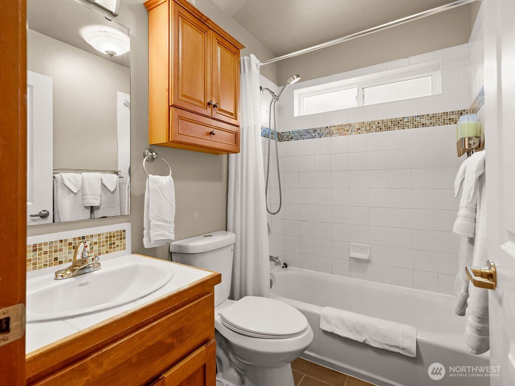 Seattle, Washington, 98144, United States, 2 Bedrooms Bedrooms, ,2 BathroomsBathrooms,Residential,For Sale,1987388