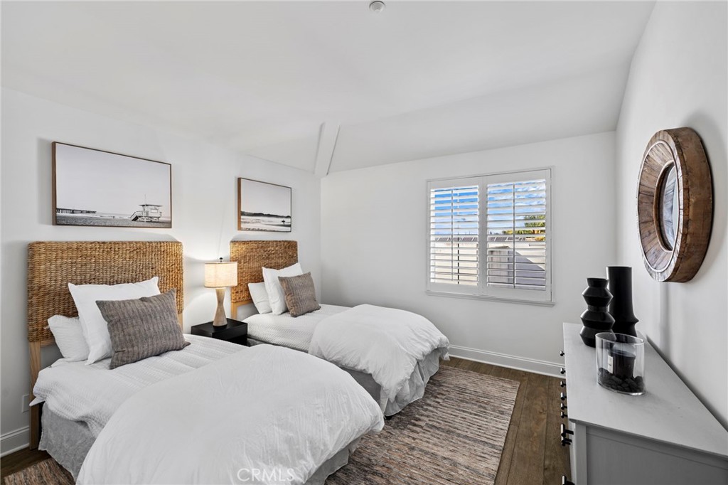 Newport Beach, California, 92663, United States, 3 Bedrooms Bedrooms, ,3 BathroomsBathrooms,Residential,For Sale,1992084