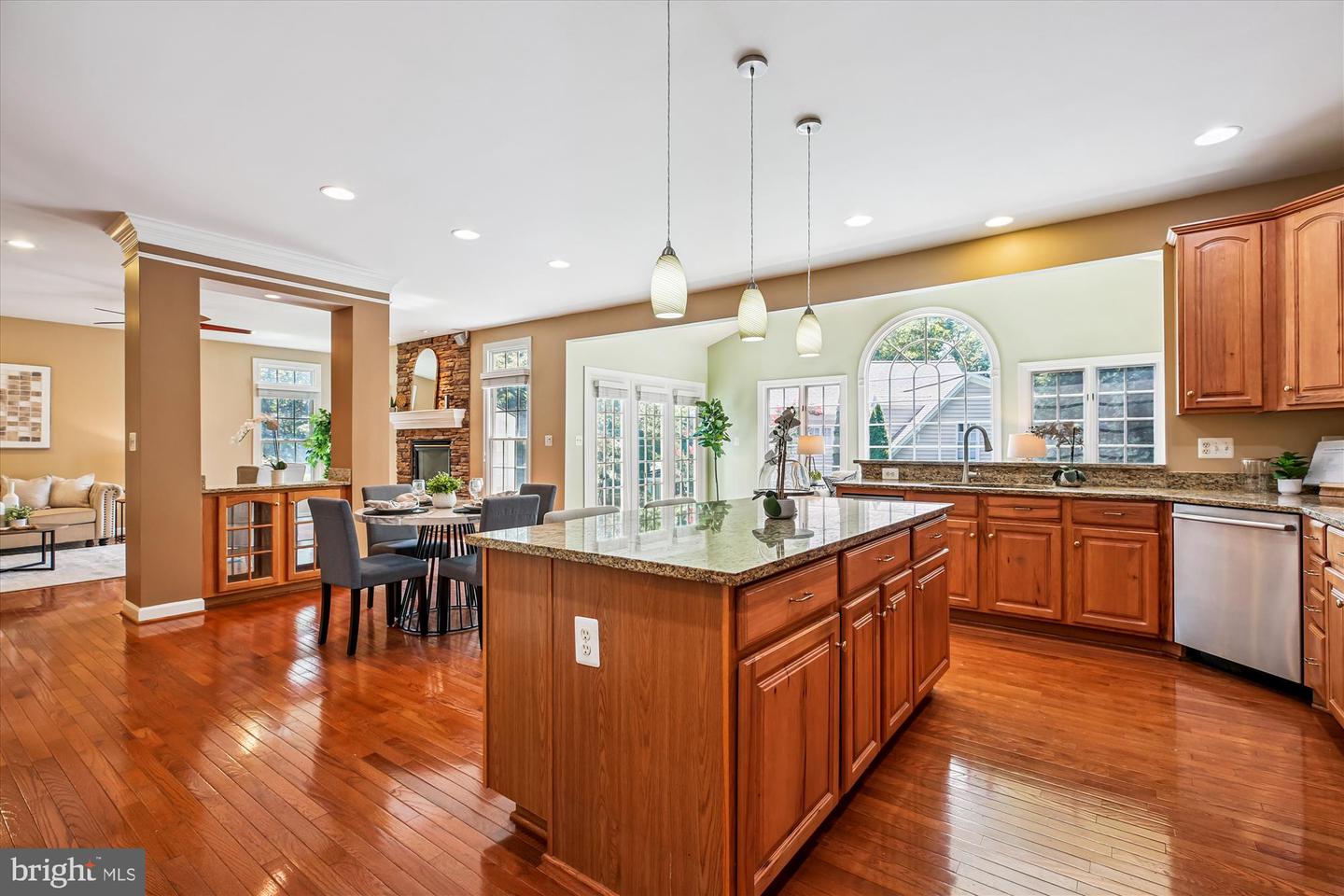 Gaithersburg, Maryland, 20878, United States, 5 Bedrooms Bedrooms, ,5 BathroomsBathrooms,Residential,For Sale,1907649