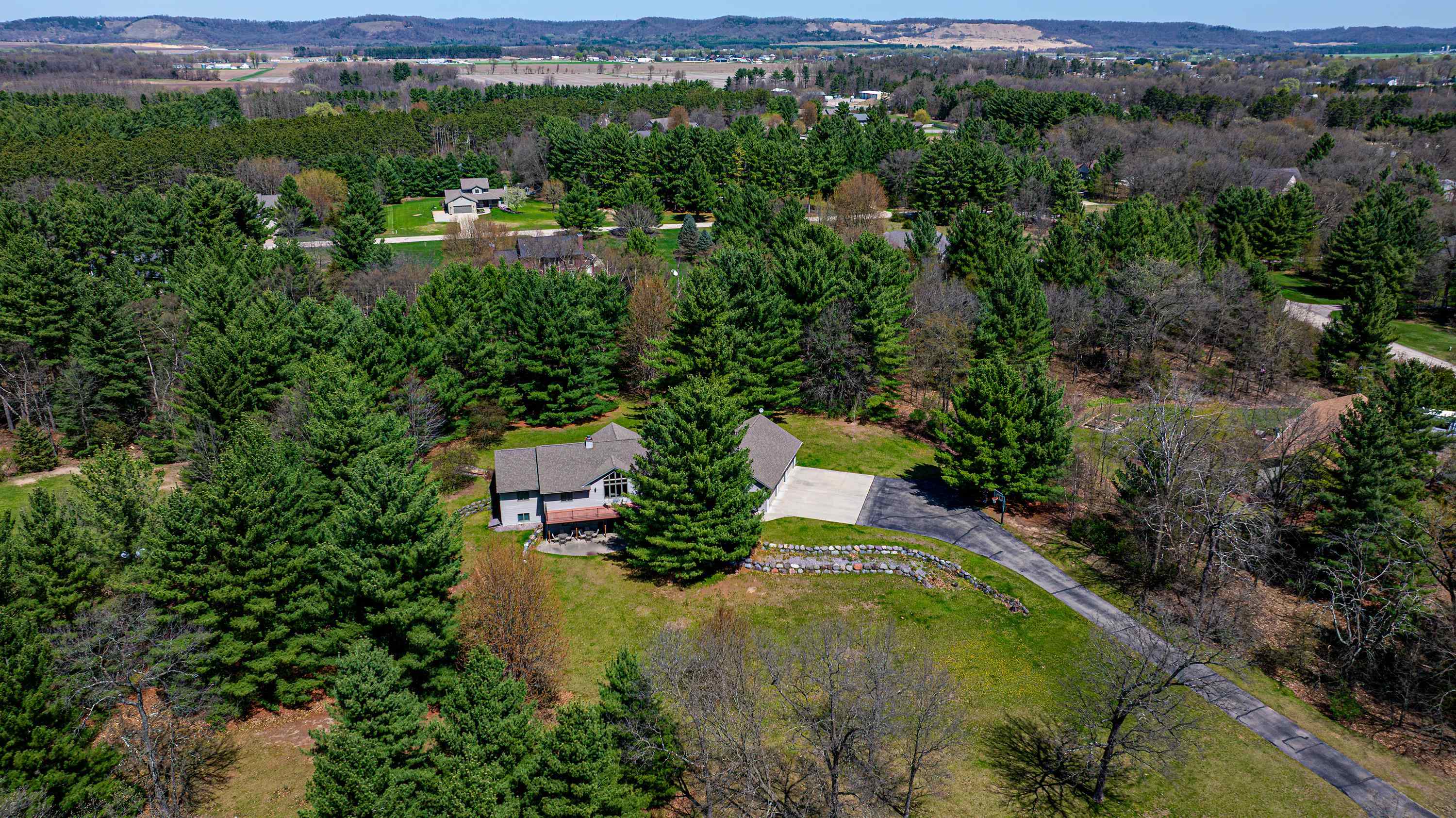 Spring Green, Wisconsin, 53588, United States, 4 Bedrooms Bedrooms, ,4 BathroomsBathrooms,Residential,For Sale,2040175