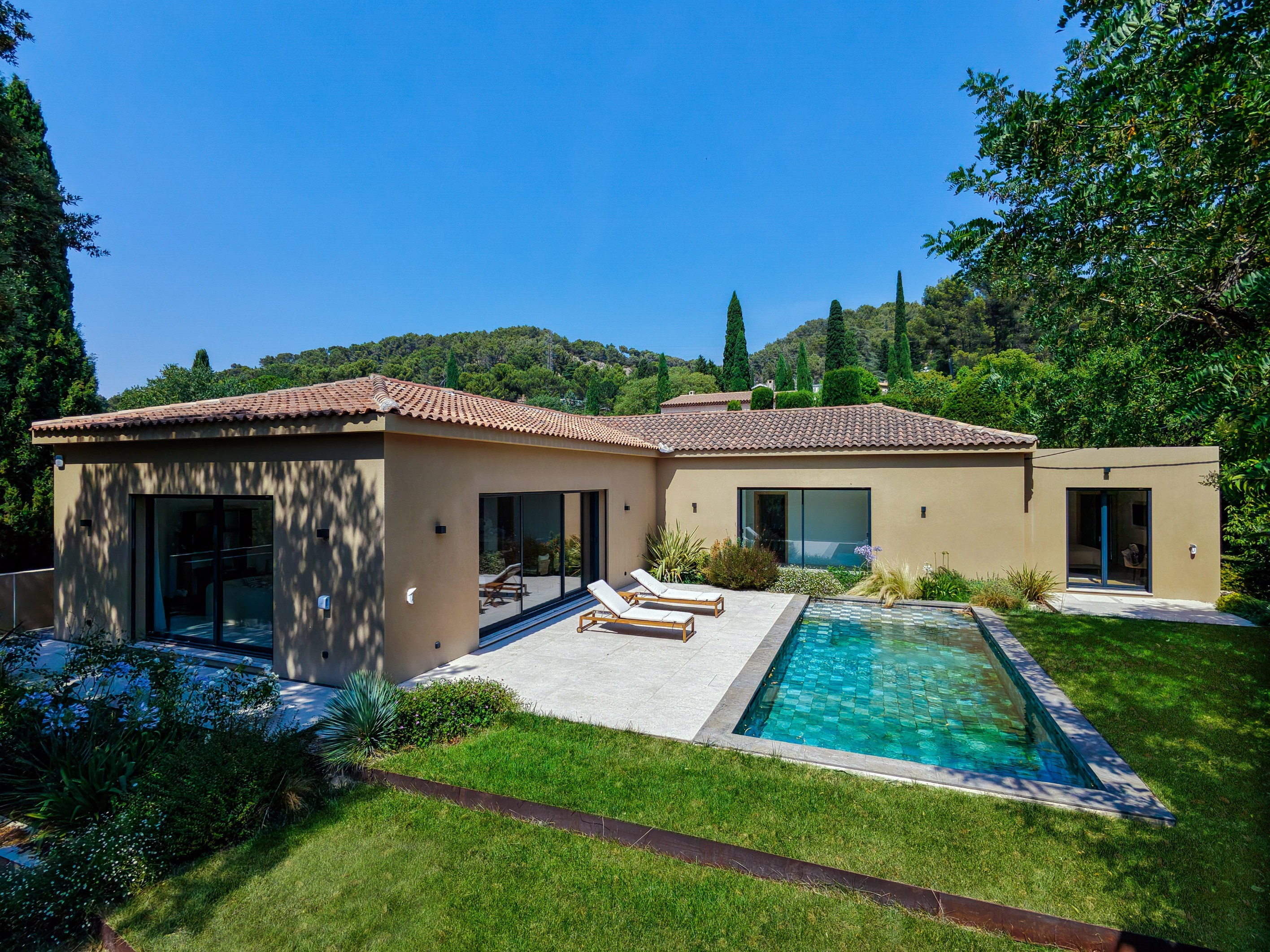  Aix-en-Provence  Contemporary Villa with Pool, Triple Garage and Walking Dista… - 物件實景