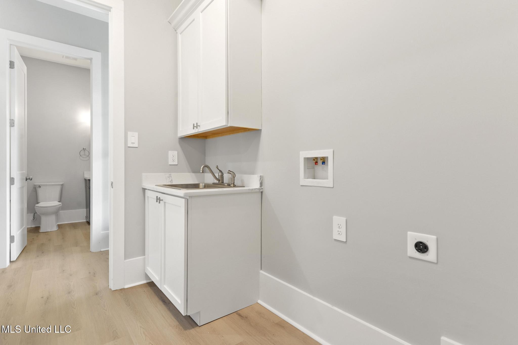 Gulfport, Mississippi, 39503, United States, 3 Bedrooms Bedrooms, ,2 BathroomsBathrooms,Residential,For Sale,1784044