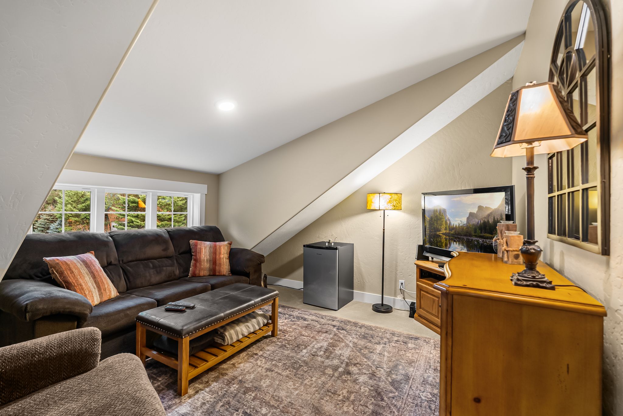 Sandpoint, Idaho, 83864, United States, 2 Bedrooms Bedrooms, ,3 BathroomsBathrooms,Residential,For Sale,1991135