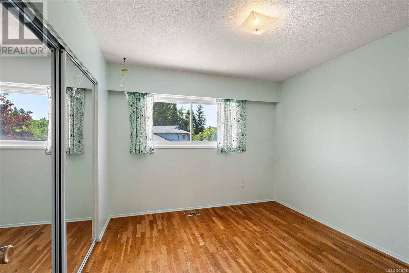 SAANICH, British Columbia, V8N 2E2, CA, 4 Bedrooms Bedrooms, ,3 BathroomsBathrooms,Residential,For Sale,1950351