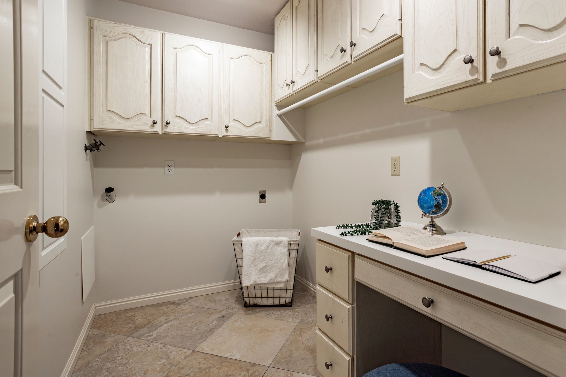  A Large Home in a Sought-After Private Community in East Millcreek - 物件實景