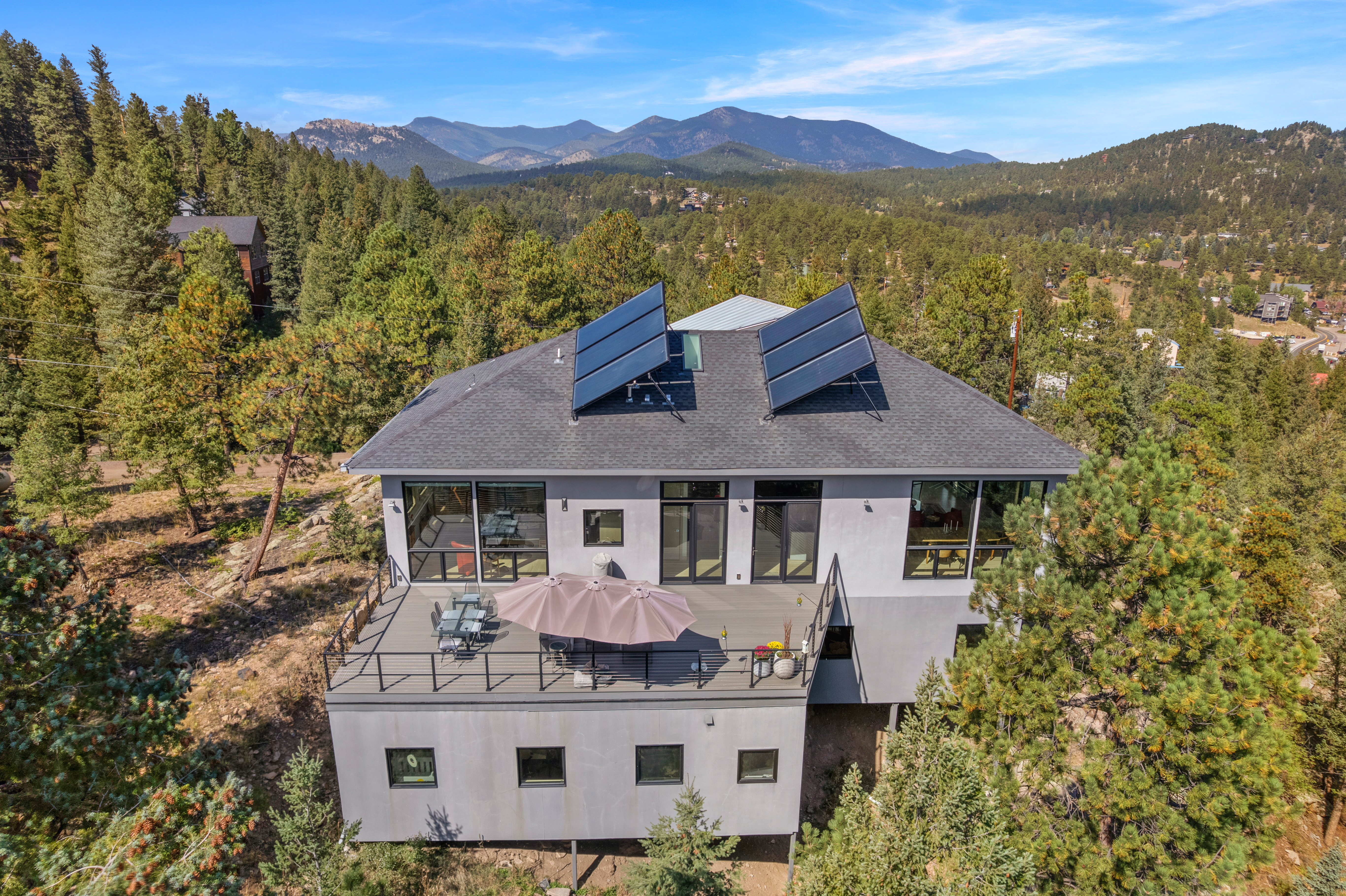  Modern Mountain Residence with Dramatic Architecture - 物件實景