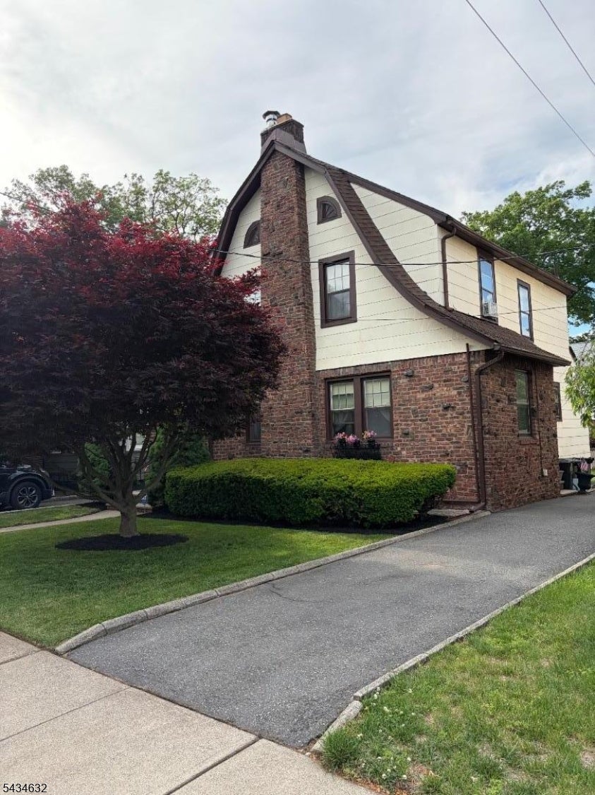 Bloomfield Twp., New Jersey, 07003, United States, 3 Bedrooms Bedrooms, ,1 BathroomBathrooms,Residential,For Sale,2048064