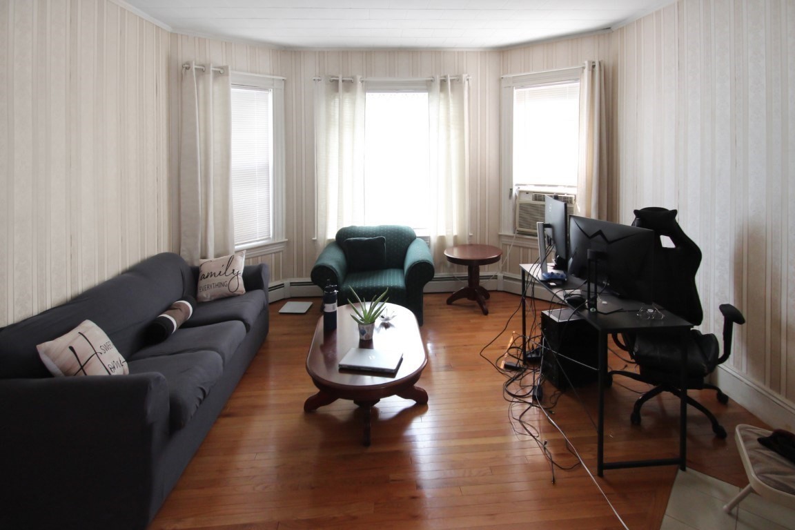Methuen, Massachusetts, 01844, United States, 4 Bedrooms Bedrooms, ,2 BathroomsBathrooms,Residential,For Sale,1909485