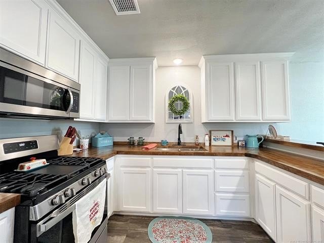 Tahlequah, Oklahoma, 74464, United States, 6 Bedrooms Bedrooms, ,4 BathroomsBathrooms,Residential,For Sale,1982576