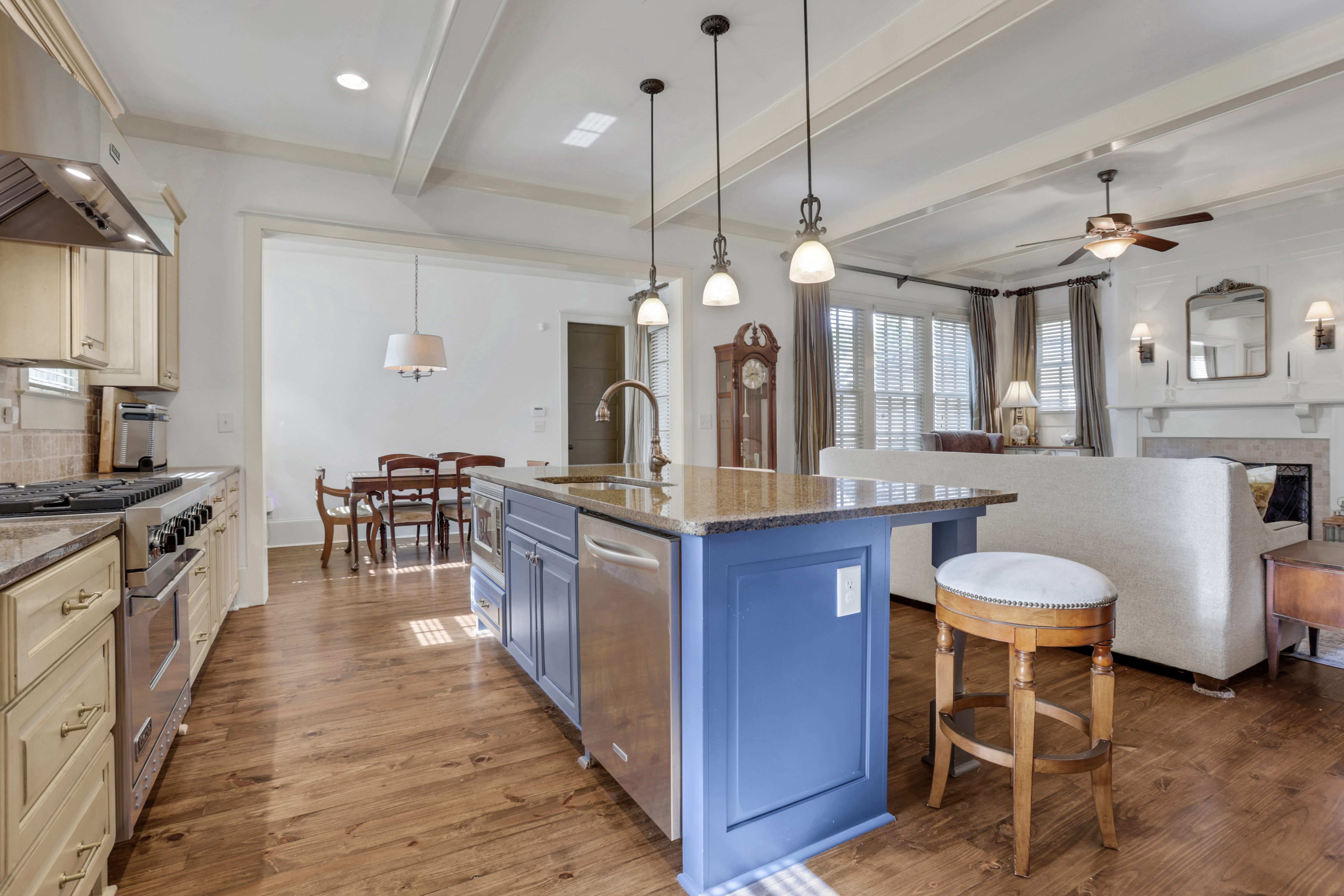  Stunning Six Bedroom Home Near Marietta Square - 物件實景