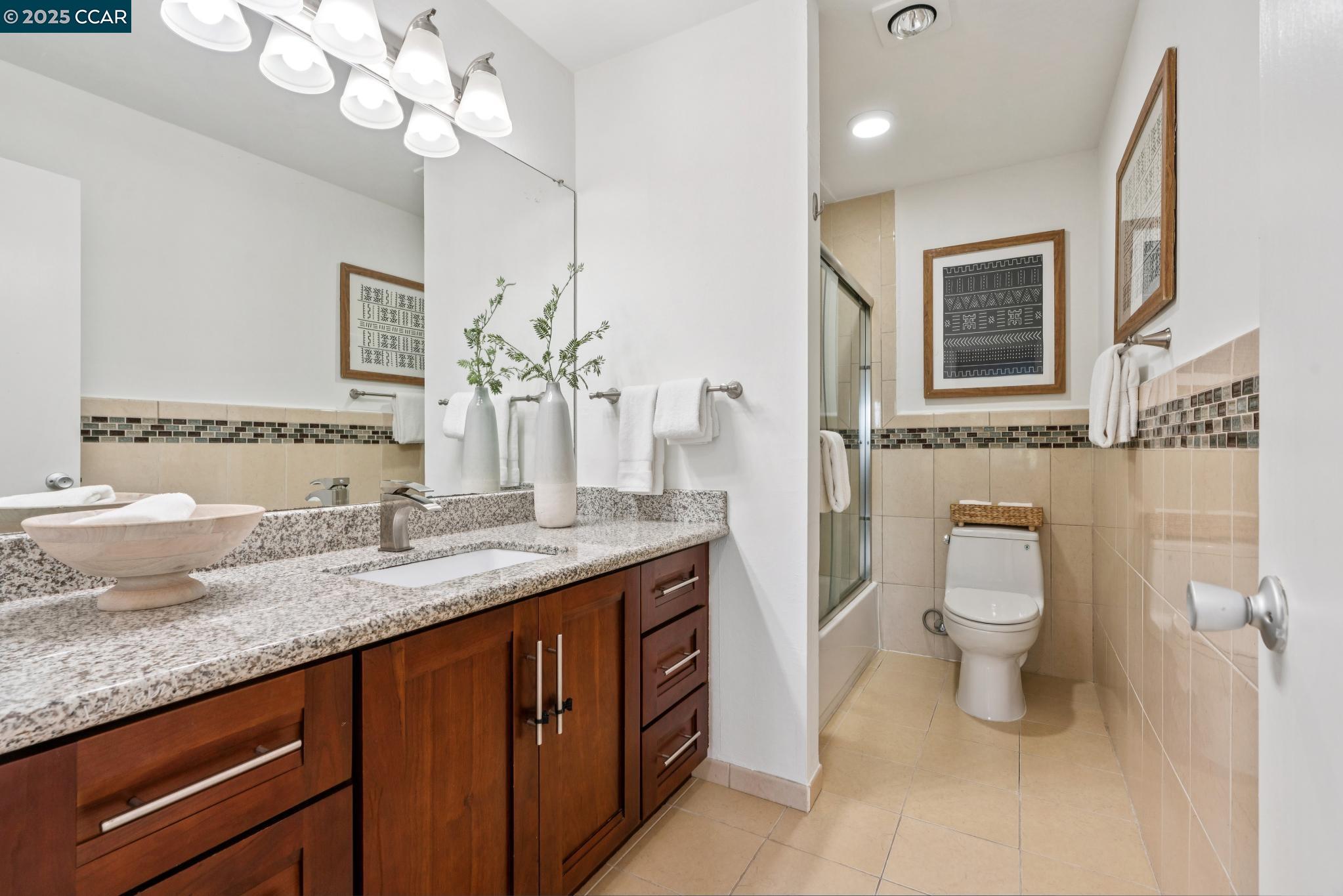 Oakland, California, 94610, United States, 2 Bedrooms Bedrooms, ,2 BathroomsBathrooms,Residential,For Sale,1984718