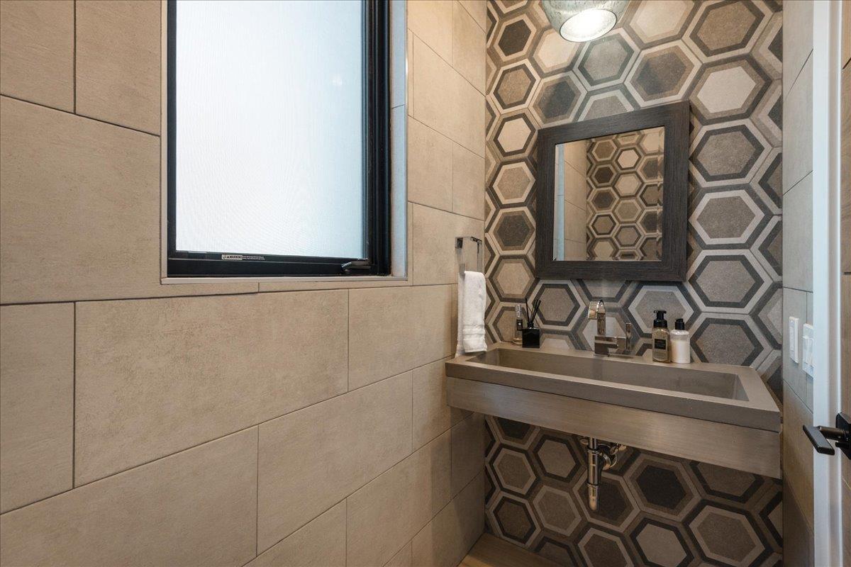 Saratoga, California, 95070, United States, 6 Bedrooms Bedrooms, ,11 BathroomsBathrooms,Residential,For Sale,1971416