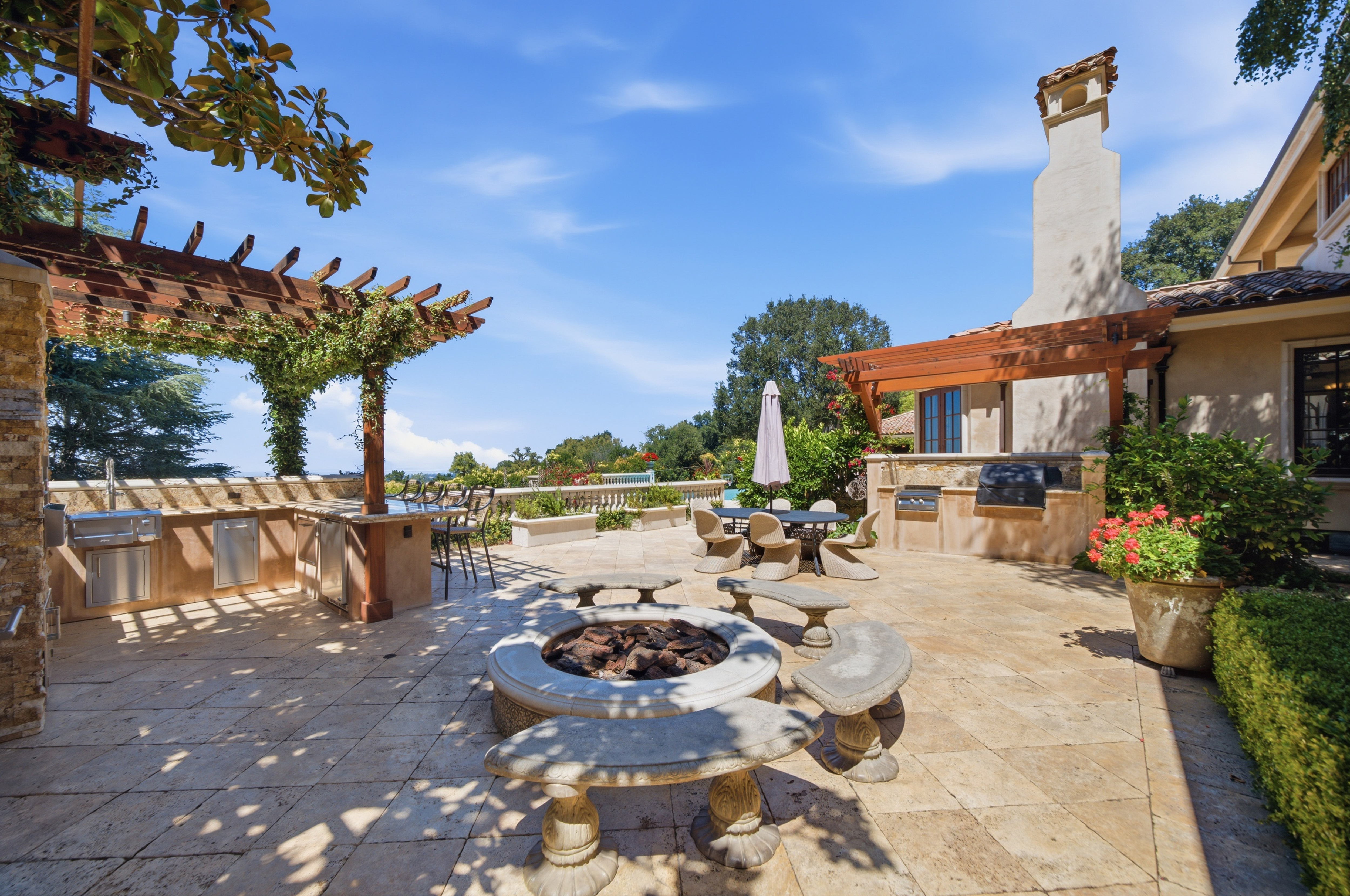  An Entertainer’s Estate with Exceptional Bay Views - 物件實景