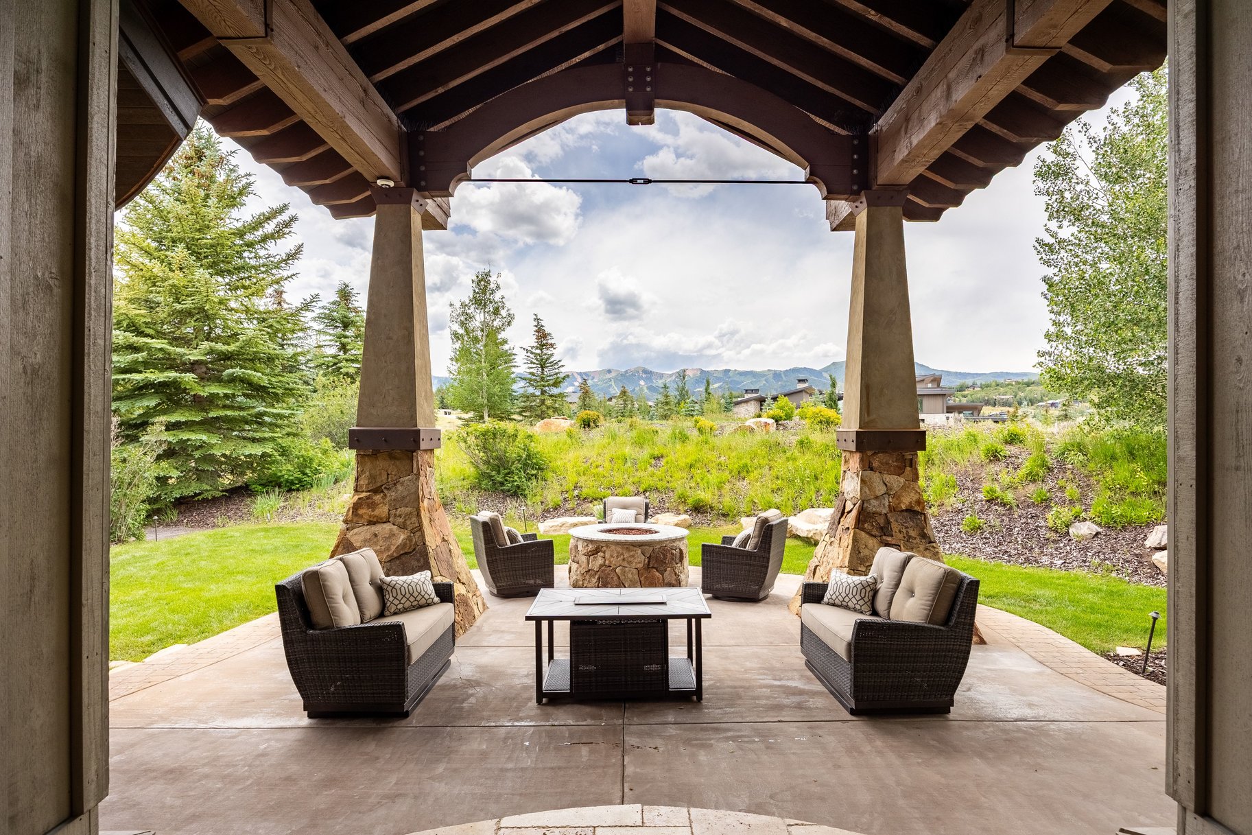  Spacious Glenwild Home with Resort Views, Private Guest Suite and Expansive Yard - 物件實景