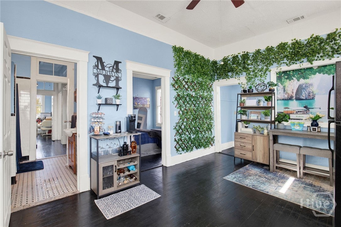Savannah, Georgia, 31401, United States, 2 Bedrooms Bedrooms, ,3 BathroomsBathrooms,Residential,For Sale,2031134