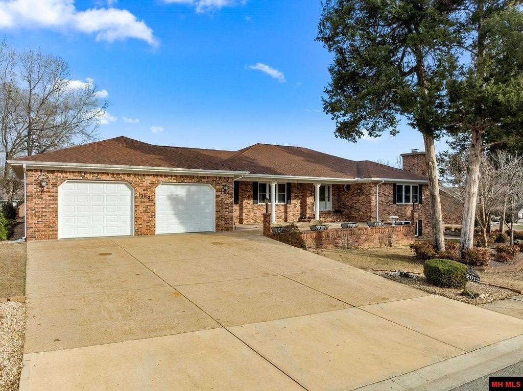 Mountain Home, Arkansas, 72653, United States, 3 Bedrooms Bedrooms, ,4 BathroomsBathrooms,Residential,For Sale,2025116
