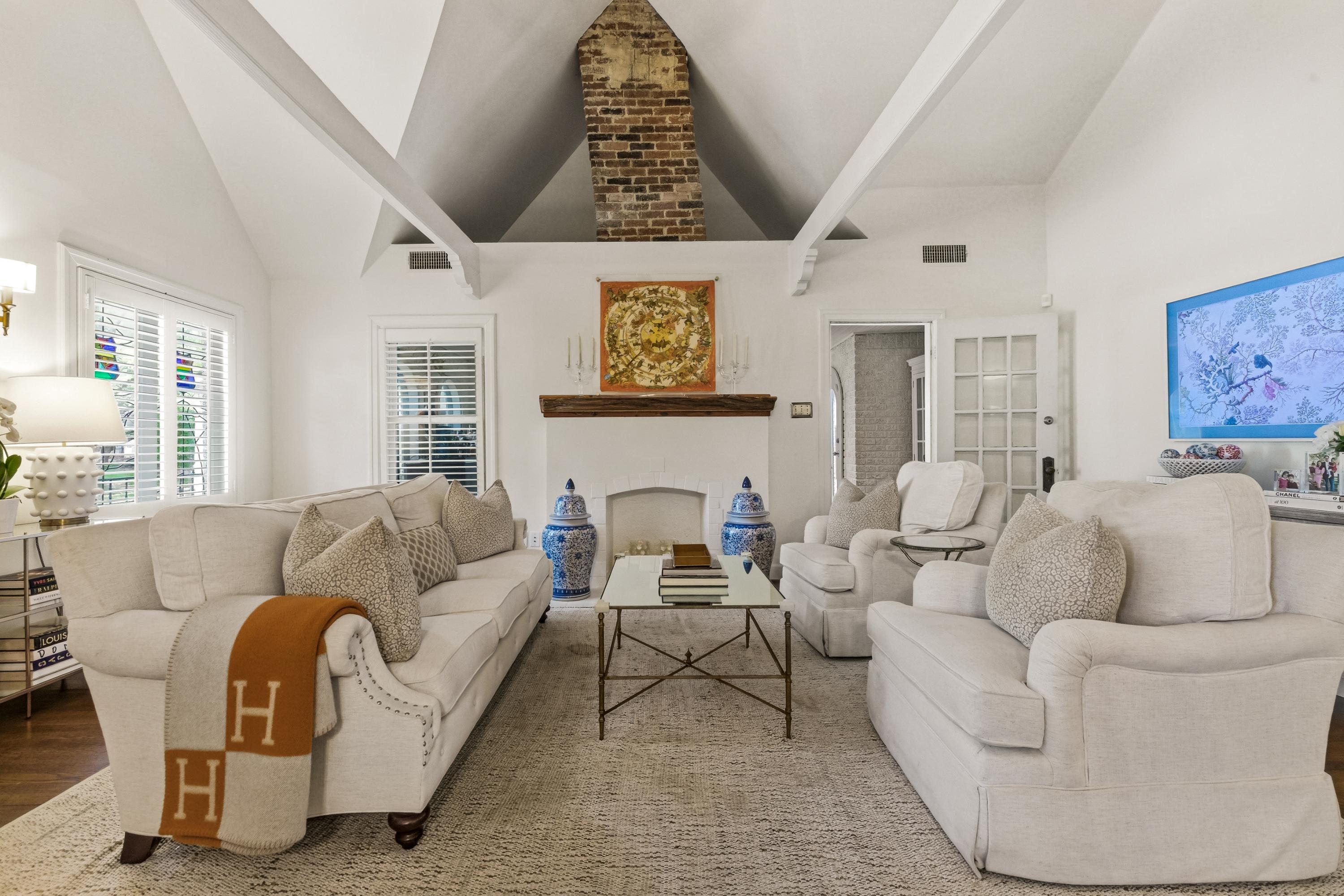  Charming Updated Tudor In Lakewood - 物件實景