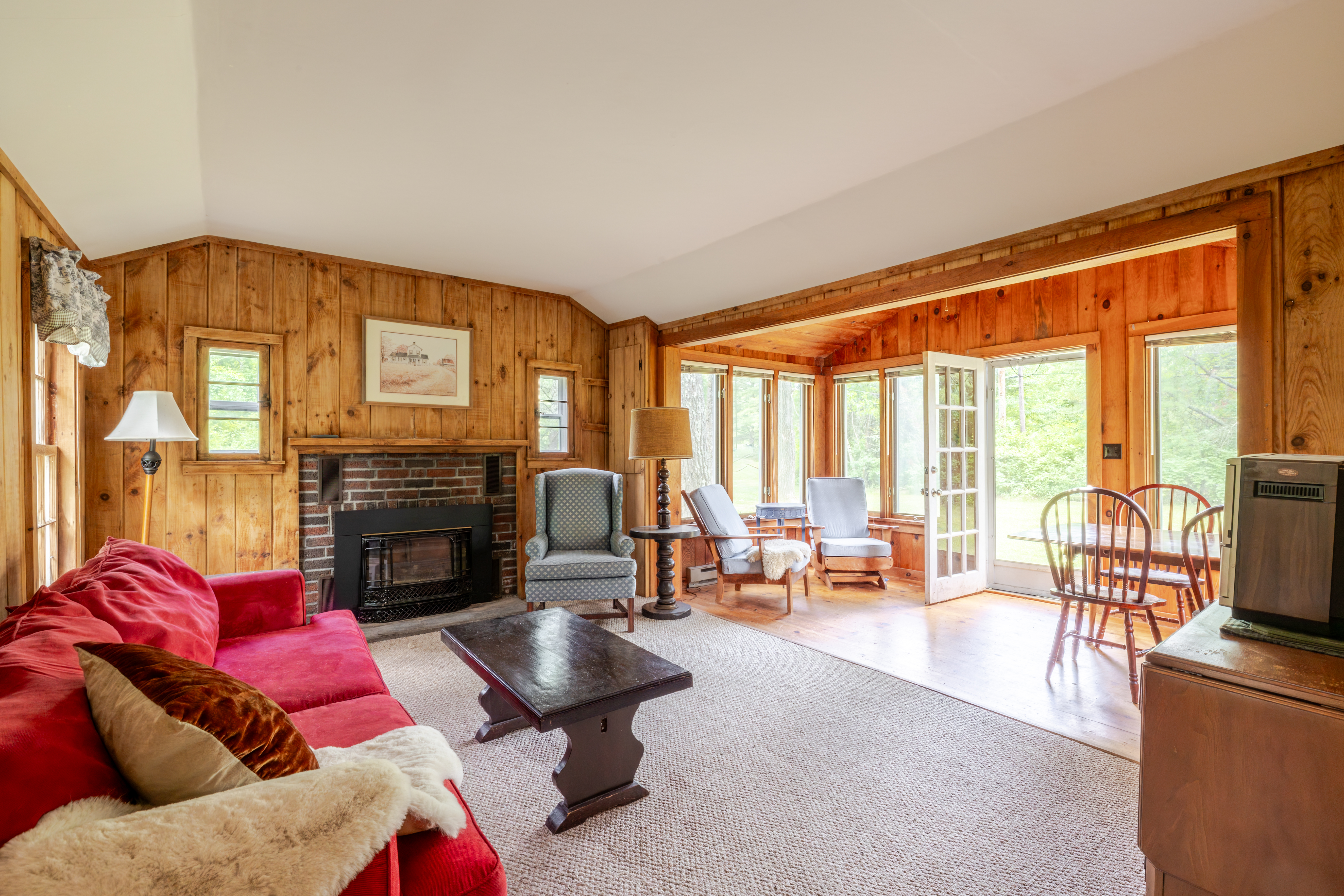  Berkshire Lakeside Living: 2-Acres and a Cottage by the Lake - 物件實景