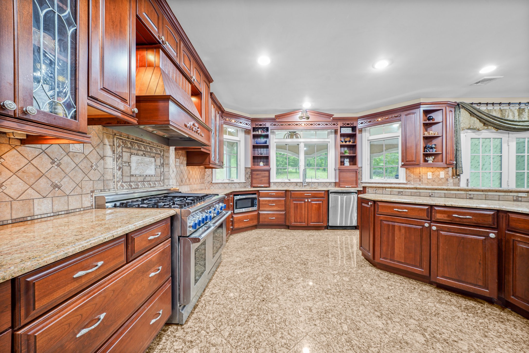 Kinnelon, New Jersey, 07405, United States, 6 Bedrooms Bedrooms, ,5 BathroomsBathrooms,Residential,For Sale,1983077