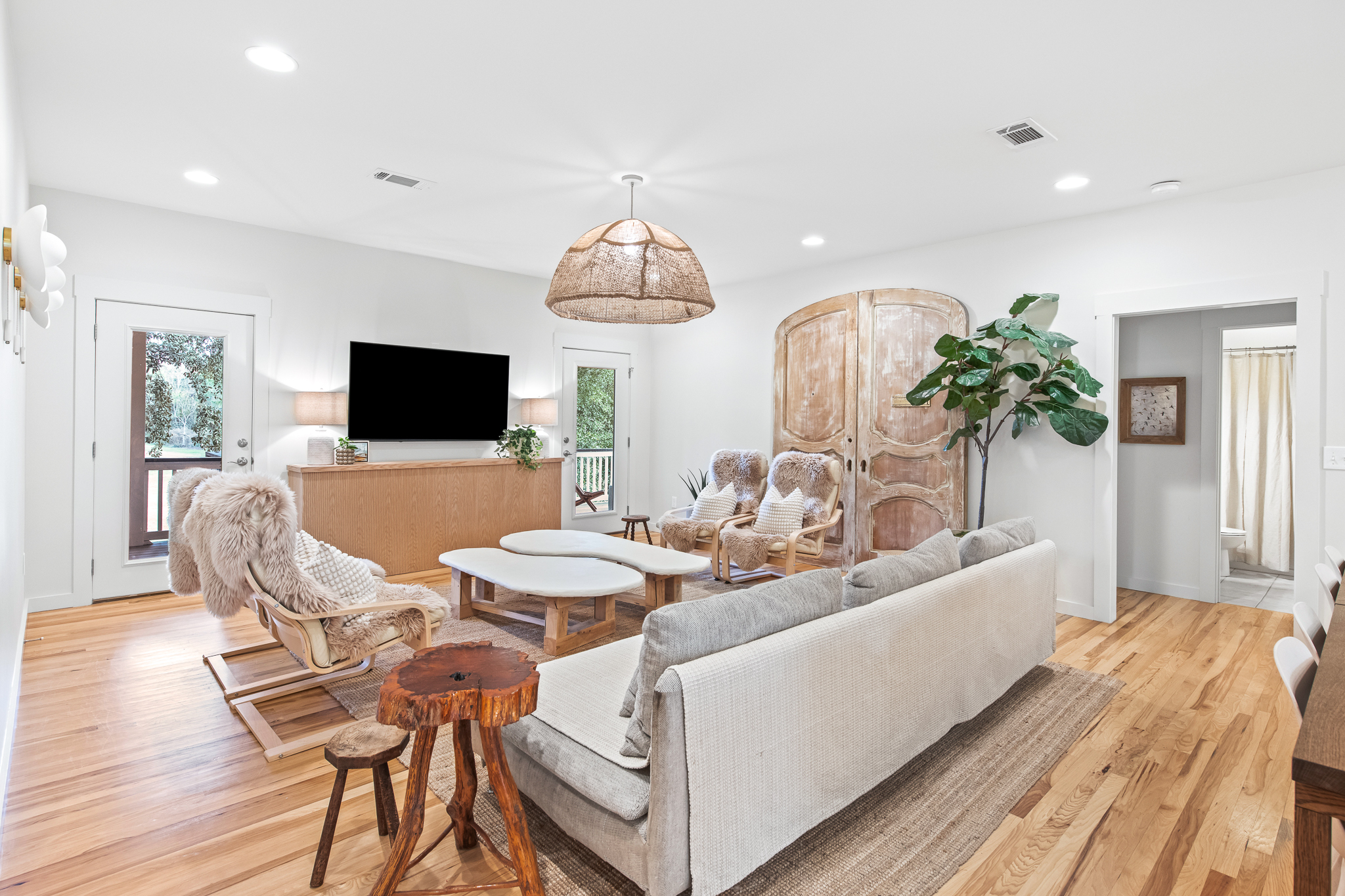  Furnished Coastal Retreat on Over an Acre with Pickleball Court - 物件實景