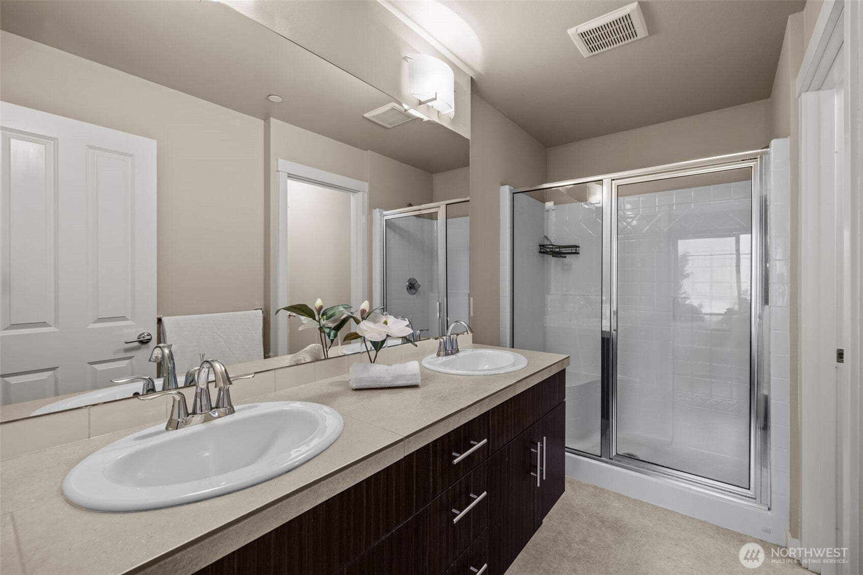 Everett, Washington, 98208, United States, 2 Bedrooms Bedrooms, ,2 BathroomsBathrooms,Residential,For Sale,1978233