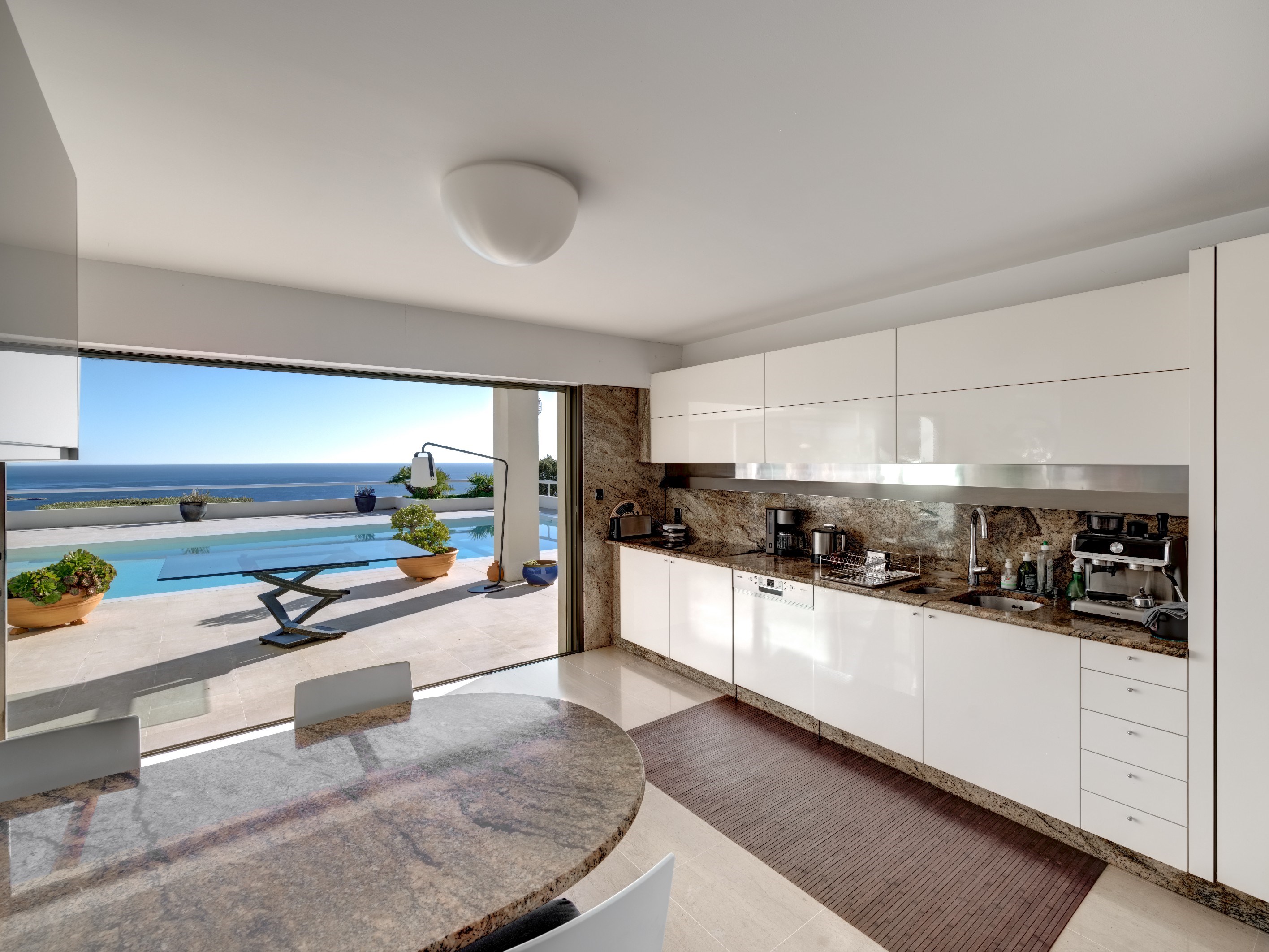  Contemporary villa with panoramic sea view for sale in Sainte-Maxime - 物件實景