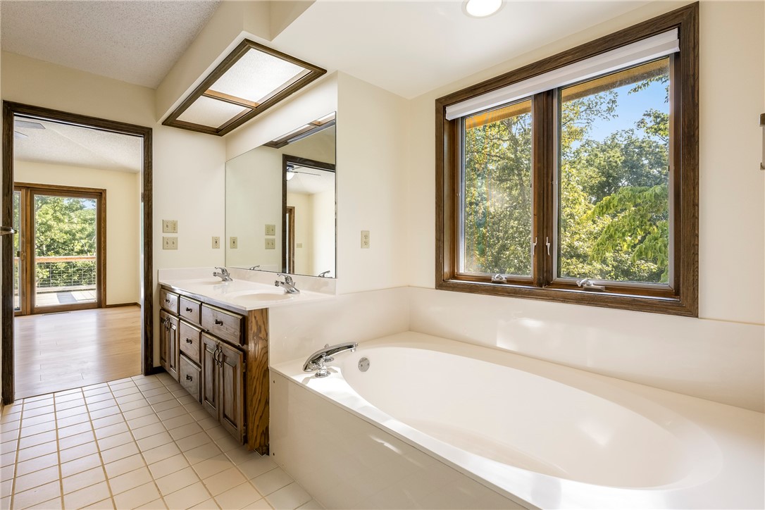 Bella Vista, Arkansas, 72715, United States, 3 Bedrooms Bedrooms, ,4 BathroomsBathrooms,Residential,For Sale,1924957